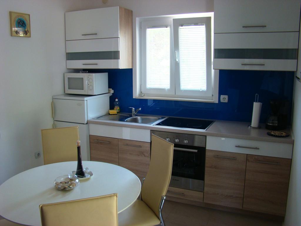 Apartments Pinus Pirovac Oda fotoğraf