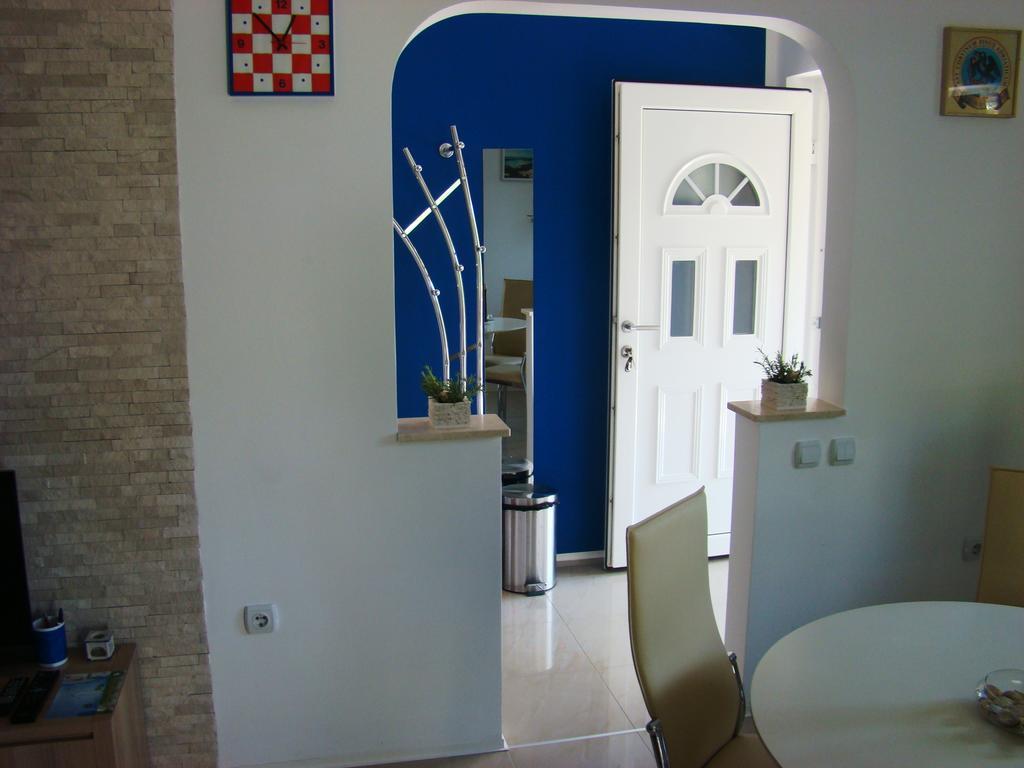 Apartments Pinus Pirovac Oda fotoğraf