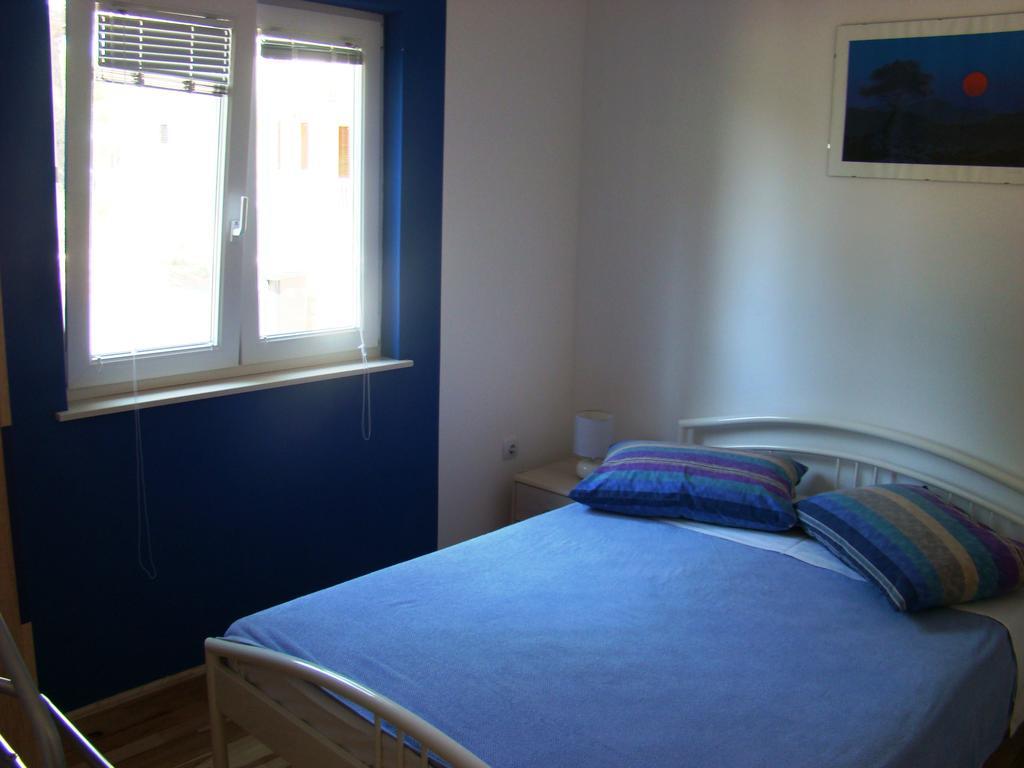 Apartments Pinus Pirovac Oda fotoğraf