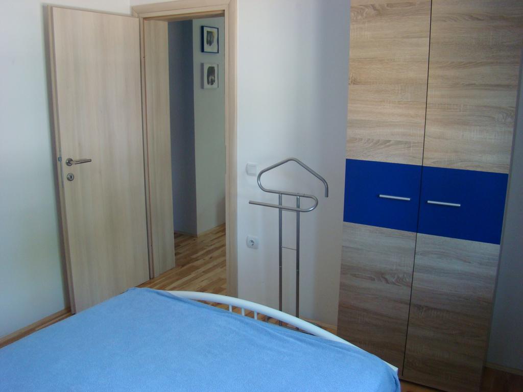 Apartments Pinus Pirovac Oda fotoğraf