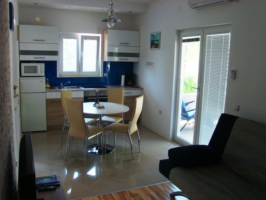Apartments Pinus Pirovac Oda fotoğraf