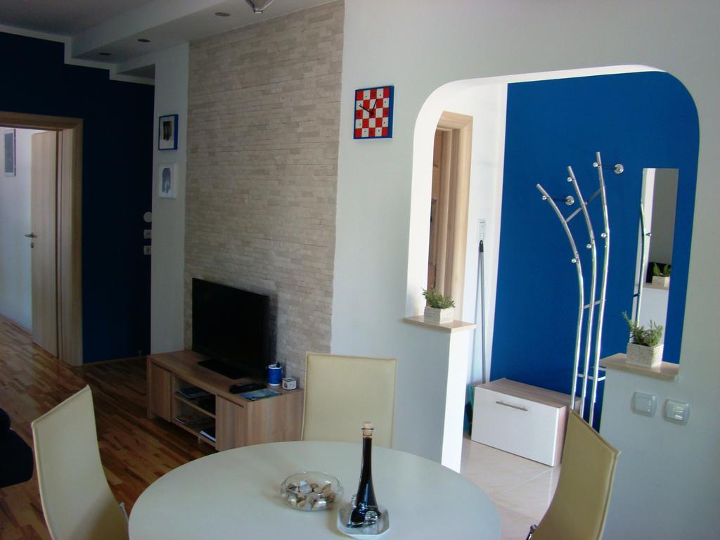 Apartments Pinus Pirovac Oda fotoğraf