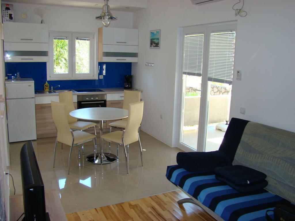 Apartments Pinus Pirovac Oda fotoğraf