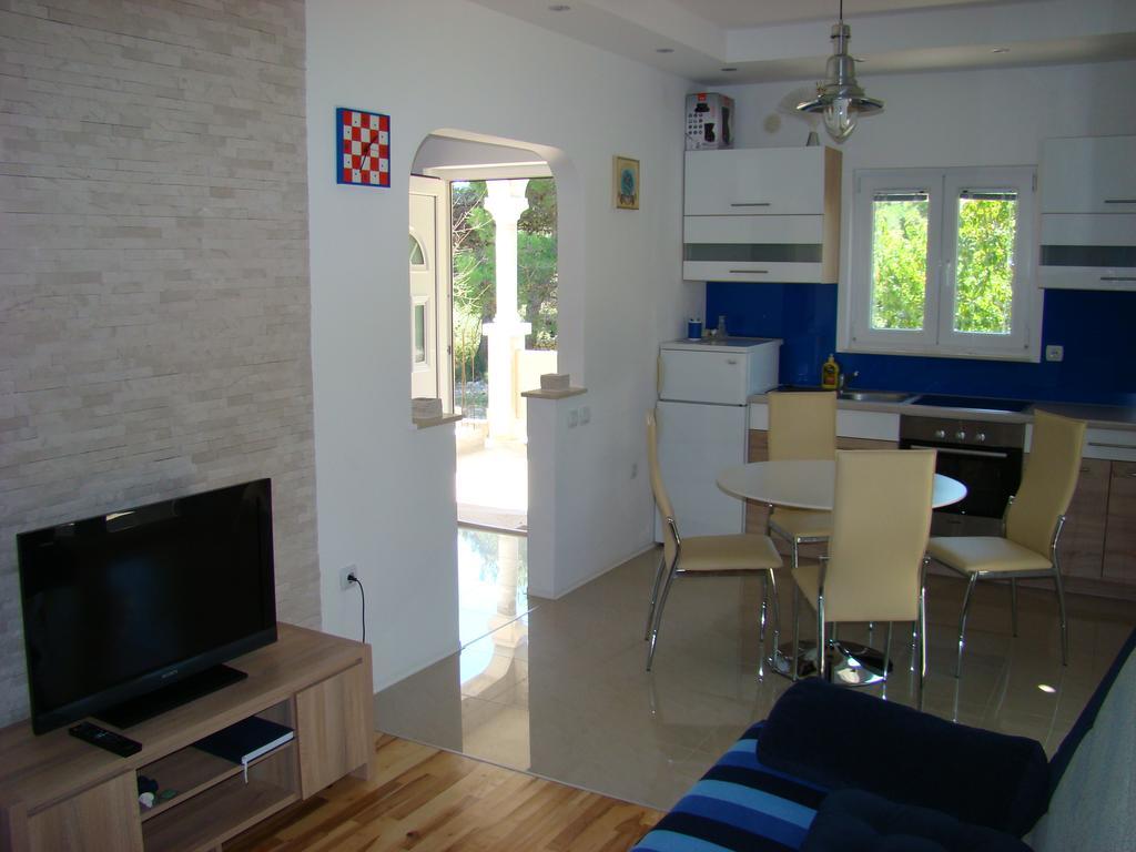 Apartments Pinus Pirovac Oda fotoğraf