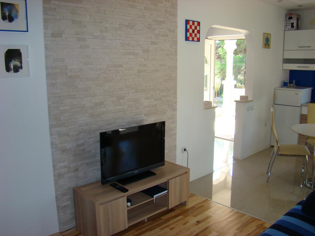 Apartments Pinus Pirovac Oda fotoğraf