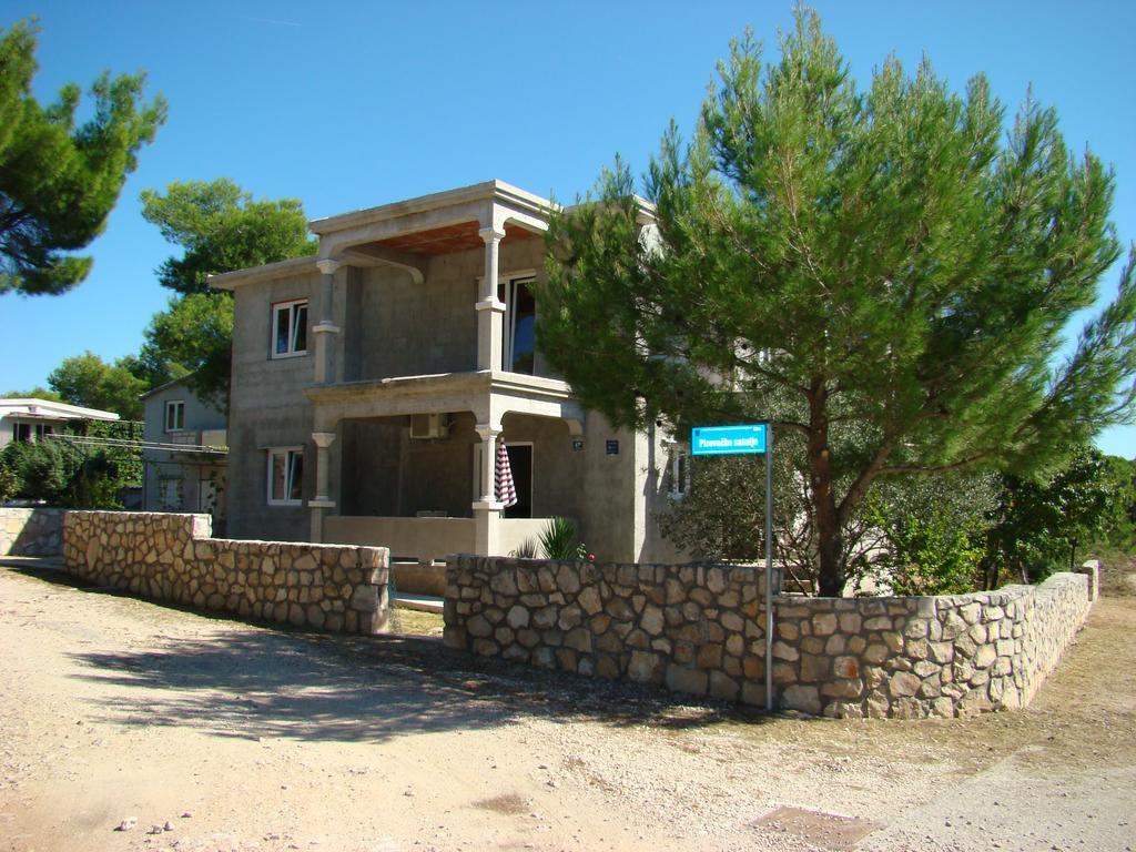 Apartments Pinus Pirovac Oda fotoğraf