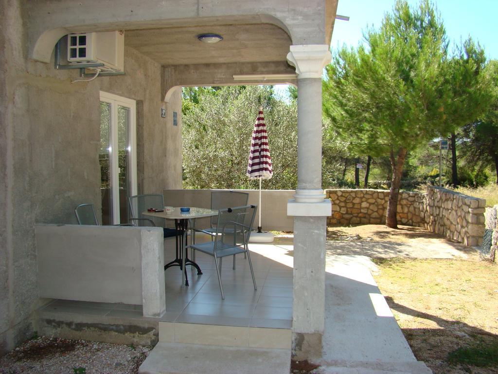 Apartments Pinus Pirovac Oda fotoğraf